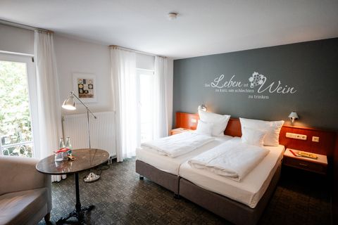 Comfort-Plus-Zimmer im Hotel am Main Veitshöchheim, geräumig mit Sitzecke